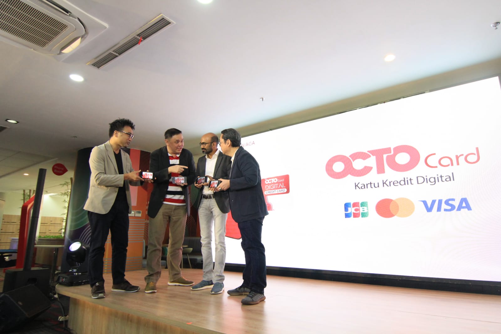 Peluncuran Kartu Kredit Digital OCTO Card