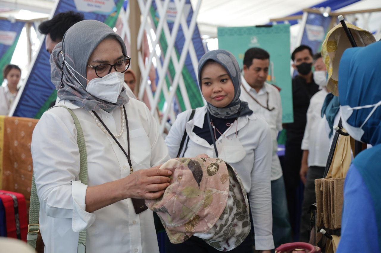 Nasabah PNM Mekaar Bawa Batik Ecoprint Jadi Primadona Hingga ...